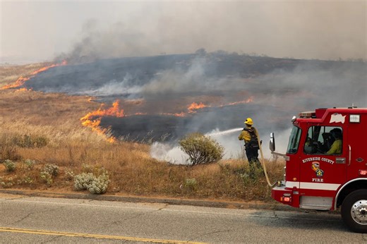 Strong winds fuel Springs Fire in Southern California with 4,000  acres scorched