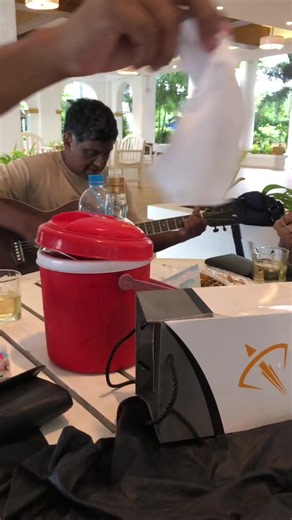 အဖေများနဲ့သားများ Cheers: ဗီဒီယိုဖြင့်မှမြတ်နိုးမှုပြရန်