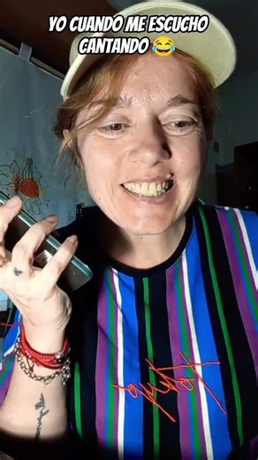 Cómo creo que canto, cómo canto en realidad. #humor #comedy #shorts