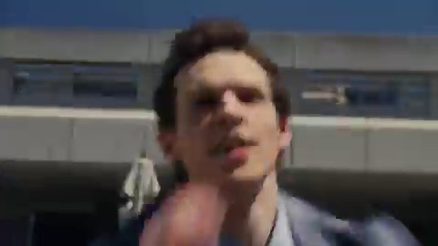 【話題】“どうみても実写に見えない実写映像”が話題に・初代プレステを思わせる画質の映像・実は映像内の“ポリゴンっぽい人物”はすべて実写・合成エフェクトが一部使用されているものの、映像内のあらゆる物体がほぼほぼ実写・背景もミニチュアで製作※後半にメイキング映像あり#本日の謎技術