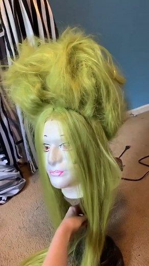 Beetlejuice Wig Styling for Cosplay: Adding Historical Fashion Touches