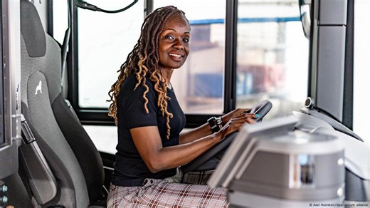 'Integration paradox': Immigrants give Germany mixed reviews