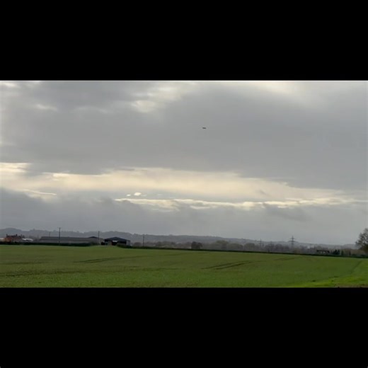 198K views · 1.1K reactions | Many people think flying a RoCrow is difficult, over the next few videos we hope to show easy it actually is. Here Dave explains what the stabiliser is and how it works to help you fly. dave_whittingham1 Fox Falcons #Falcon #Hawk #Hunting #GyrFalcon #FalconRacing #RoCrow #HuntingLife #Performance #Fieldsports #fieldsportsuk | Wingbeat Rofalconry | Facebook