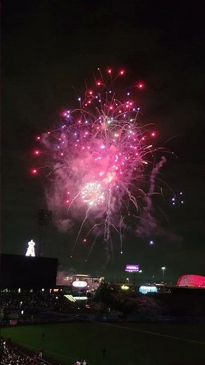 👉 Angels Stadium Fan Appreciation Night 2025 | Epic Fireworks with Smiley Faces 🎆😄