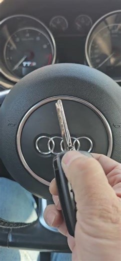 Toronto. 2011 Audi TT program new fob key. #autolocksmith #carkeyprogramming #carkeyreplacement