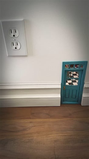 Bridget McCarty Miniatures on Instagram: "Anything off the trolly, dears? #tiny #harrypotter #honeydukes #mouse #cute"