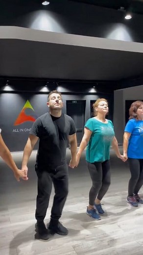 104K views · 3.6K reactions | ‼️Repetiție Ansamblul Mândre Dobrogene ‼️ ‼️DANSURI TRADIȚIONALE PENTRU ADULȚI Te așteptăm la cursuri în fiecare luni si miercuri alături de Ionut Caraulani ‼️拾 • ora 18:00 —> nivel intermediar • ora 19:00 —> nivel începător 0790076509 Str. Interioară 1, nr 1 #Dans #constanta #traditional #sport #voiebună | Dansuri Tradiționale Constanța | Facebook