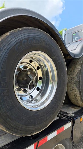 Yup its back no holes in the block but that doesn't mean it won't be making any "Drama" on the track. The racing is at Kuhnle Motorsports Park this weekend. #Kenworth | BUILT Diesel MAFIA