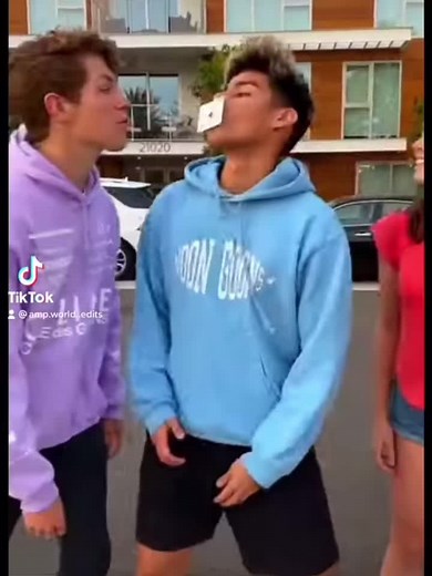 Ben and Lexi Kiss in a Cute Card Game Moment