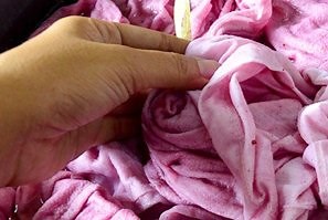 Trucos sencillos para recuperar tu ropa blanca desteñida de rosa – Soluciones para la ropa