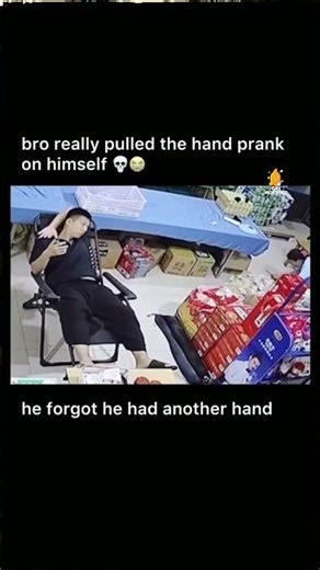 He prank by it's self 😂 #pranks #funny #shorts