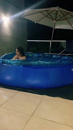 Nina conseguiu esvaziar essa piscina pra levar pra o seu quarto e dormiu meses com ela | Shirley e Nina Novaes