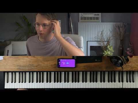 Piano teacher tries Simply Piano app (for the first time)