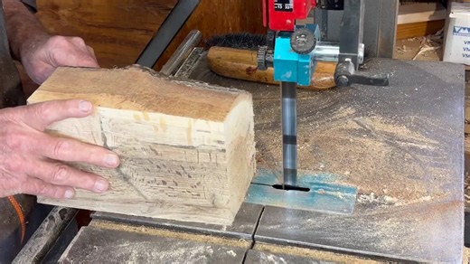 Richard Raffan turns a splitting bowl blank into six green-turned bowls. #03