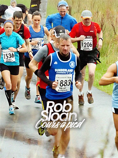 Il monte dans un bus pendant un marathon… et finit sur le podium.. En 2011, un coureur amateur crée la surprise en terminant troisième du Kielder Marathon. Mais très vite, des spectateurs affirment l’avoir vu monter dans un bus pendant la course. Les données de sa montre révèlent ensuite des vitesses et des temps de passage impossibles. D’abord disqualifié après avoir avoué, il reviendra plus tard sur ses déclarations en niant toute triche. Trop tard : les preuves mèneront à son bannissement déf