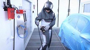 The SATA air carbon regulator filters and heats the breathing air in the SATA air vision 5000 system. We show you how easy the SATA air warmer carbon can be used. | SATA USA INC