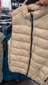 È arrivato il momento fashion autunnale per lui! La nuova collezione uomo celebra la versatilità: dal look casual perfetto per ogni giorno, allo stile sportivo che non rinuncia al comfort, fino ai dettagli di tendenza che fanno davvero la differenza. Ogni capo è pensato per esaltare al meglio la sua personalità. Scoprila adesso nei nostri negozi. | KiK