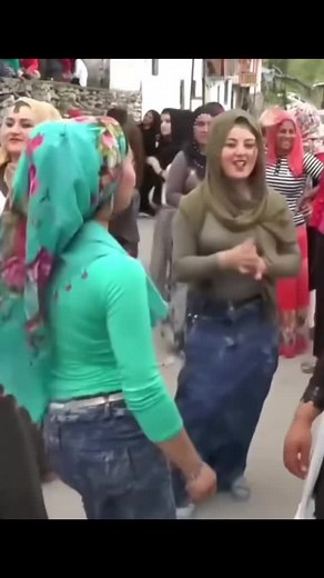 kurdish_dance_queens (@kurdish_dance_queens)’s videos with original sound - kurdish_dance_queens