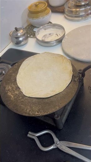 Hot & Fresh Roti Straight From the Tawa🔥