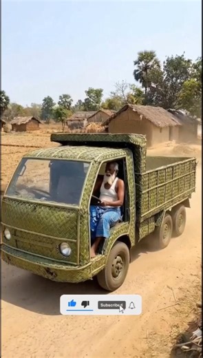 You Won’t Believe! 😱 Dadaji Built a Realistic Truck from Palm Leaves 🌿🚛