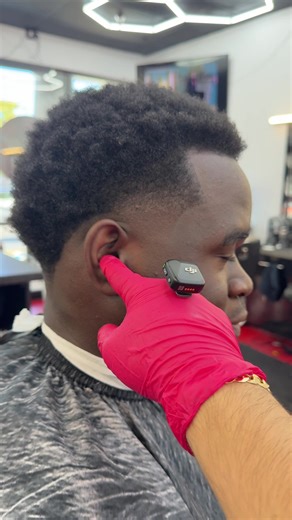 Mid taper tutorial Here are some super Easy steps on how to do a mid taper fade , these steps get the job done quicker and efficiently so that you can get that blurrr in your fade and make it pop !