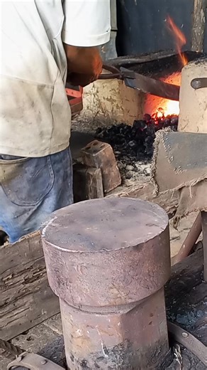 Blacksmith skill in removing car spring fasteners #ironwork #blacksmithlife #handfprged | Gaston Alpatyer