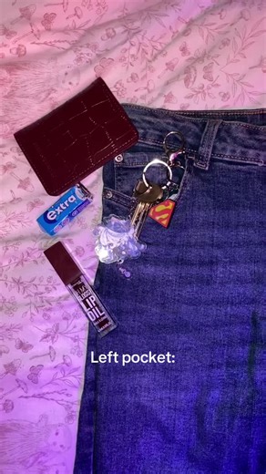 Ik it’s a mix of marvel and Dc- most of my other comics r back home 💅 I’m warming up old nachos w/ this trend 😭 #DC #marvel #comics #nerdtok #comictok