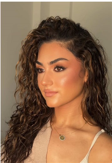 Bombshell Makeup Tutorial by @mellll.makeup