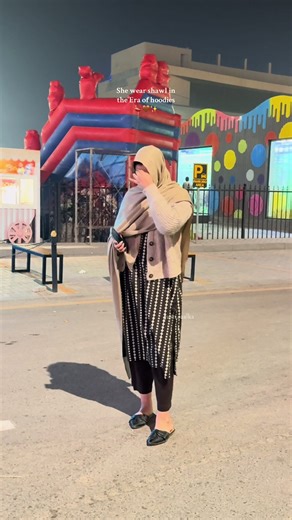 Embracing Shawls: A Modern Trend for Girls