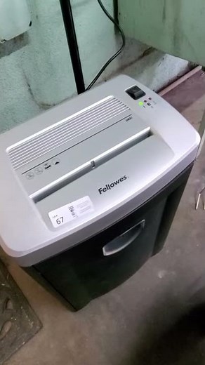 c67- Fellowes paper shredder