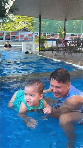 Splish, splash, baby bash #swimmingbaby #swimmingpool