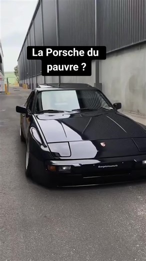 La 944, c’est pas une 911.Et justement… c’est pour ça qu’elle est intéressante. Un équilibre quasi parfait,un turbo qui te réveille d’un coup,et surtout… de vraies sensations. C’est une Porsche que tu peux conduire tous les jours,sans sacrifier le plaisir. Et à ce prix-là ?C’est difficile de trouver mieux aujourd’hui. 👉 Une opportunité encore discrète… mais plus pour longtemps.