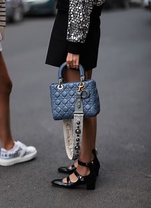 Merceditas de tacón sensato: los zapatos que todas las parisinas tienen en el armario llegan a Zara