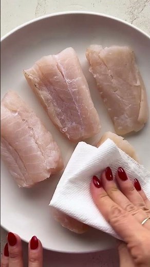 Parmesan Panko Baked Cod 🐟 Crispy, flaky and so easy. #easyrecipe #weeknightdinner #shorts #cod