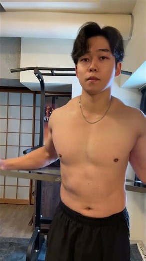 How to correctly use resistance bands to perform assisted pull-ups safely and effectively.