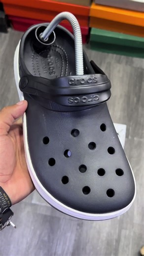 Crocs Fashion Trends in Caracas, Venezuela 2026