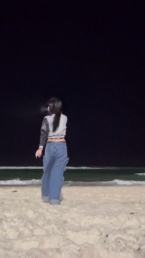 Praia 🌊✨ #_ravena_g15 #storyravena #6Mdaravena💜 #fyyyyy #viralvideo #fy @Ravena💜