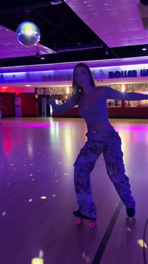 In luv w me🧚‍♀️🤍🛼 #dance #rollerskating #skating #rnb | Sabrina