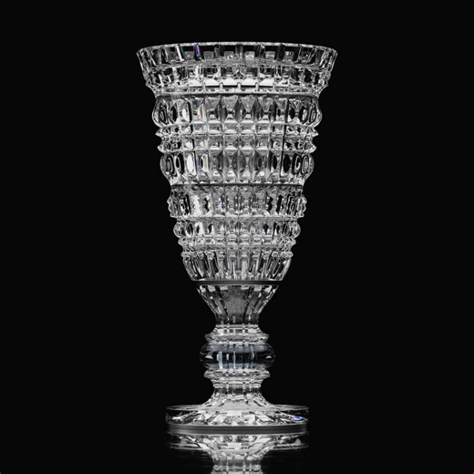The New Antique Vase designed by Marcel Wanders for Baccarat comes into life again in 2024. A unique cut pattern, a spectacular trim with alternating flat and bevel sides giving infinite reflections of light: a reinterpretation of the famous Medici vase and homage to the forms of ancient history. ‘Monumental’ offers a unique opportunity to enter into the legend of Baccarat and experience the grandeur of crystal, shaped by passion and dreams for 260 years. Pushing the boundaries of what is possib