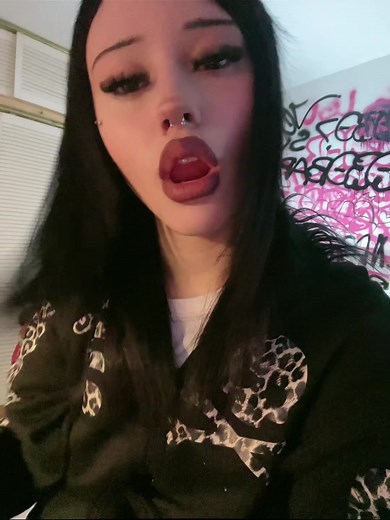 Videos de 𝔃𝓪𝓶 (@ddigitaal) con “original sound - 𐕣”