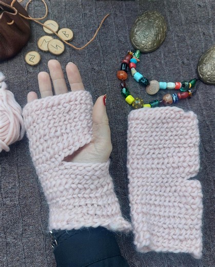 Merino and Angora Half Mittens in Naalbinding, Nalbinding, Nalebinding, Reenactment, Viking, Scandinavian, Reenactment - Etsy