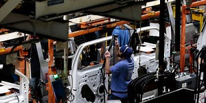 UAW’s Demand for 32-Hour Workweek Takes Back Seat in Talks