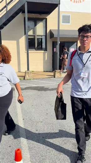 Don Bosco Cristo Rey High School & Corporate Work Study Program on Instagram: "🐺Did you see our new Class of 2029 on your morning commute? Our Annual Metro Training Day turned our new 9th graders into commuting experts as they navigated the Metro, buses, and streets to visit Corporate Work Study Program partners across the city! 🚌🚇 🗺️ Learning to commute independently is a crucial step in preparing for their Corporate Work Study placements. 🎯 💛 Keep an eye out for our students heading to a