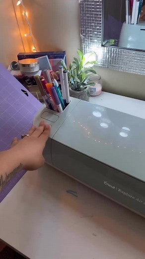 Water bottles with my cricut!! #keepingactive #cricut #fyp #cricutexploreair2 #diyproject #crafts