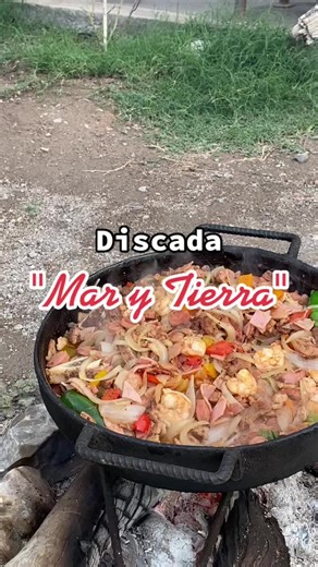 Preparación de Discada Mar y Tierra: Deliciosa Receta Mexicana