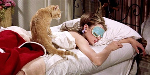 10 Benefits of Sleeping with an Eye Mask, According to Pros