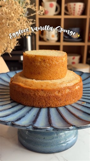 Krishna Jain✨| Content Creator🔪🛩️ on Instagram: "Eggless Vanilla Cake✨ Follow @savourydesserts and Save this reel for later🥰 Welcome to Episode 3 of my series Eggless Cakes where I am sharing the best eggless cake recipes which you can enjoy if you are a vegetarian and trust me this is the best one🙌 Let me know in comments if you have any questions and Let me know which Eggless Cake recipes you want me to share next🤌🏻 Detailed recipe is in pinned comments so don’t forget to check it out💁�