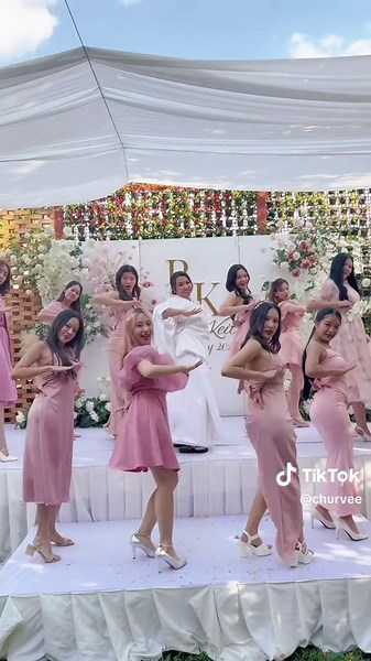 When dancers become bridesmaids... #wedding #bridesmaids #danceinwedding #pink #cutebaby @JEAN TTR.