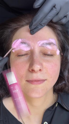 Perfect Eyebrow Shaping: Waxing and Tinting Tips