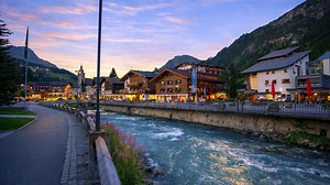 Lech Austria scenic evening walk among luxury hotels (4K)
